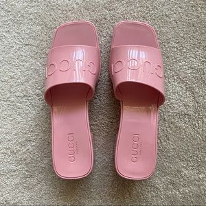 Pink Gucci woman’s jelly slides